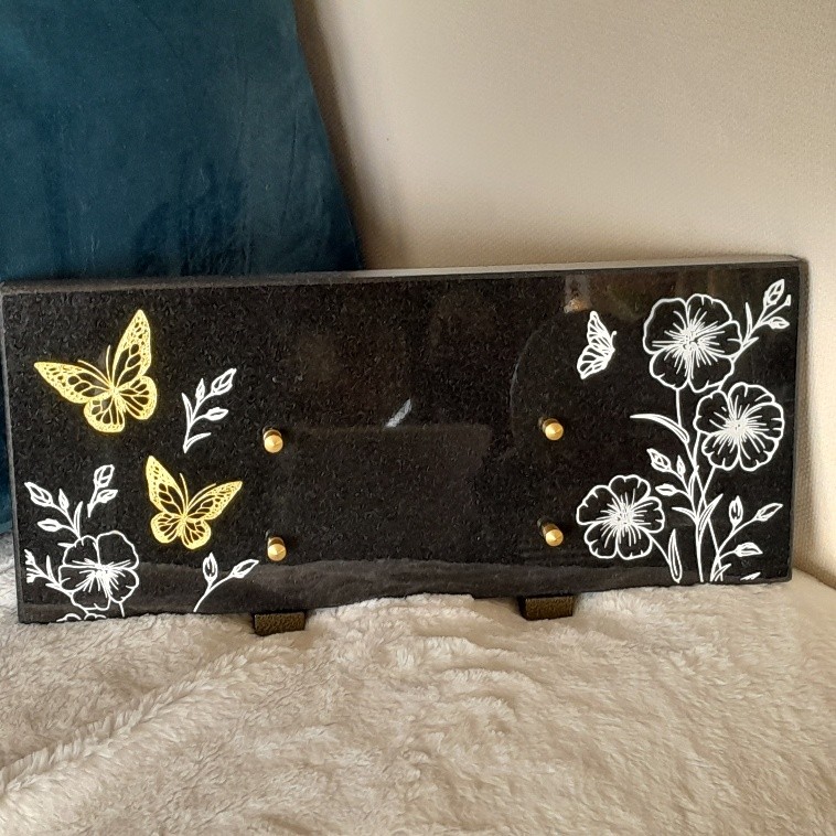 Plaque fleurs et papillons